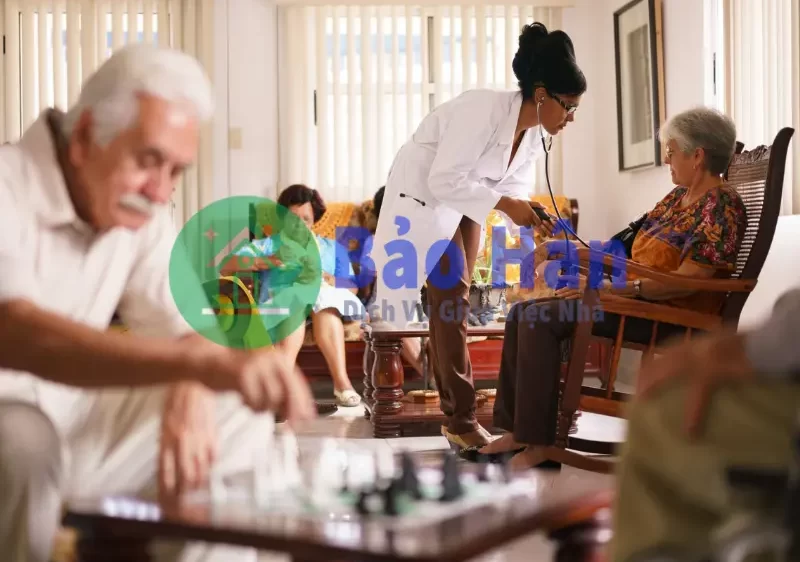 Quy trình chọn và thuê người chăm người già tại TPHCM